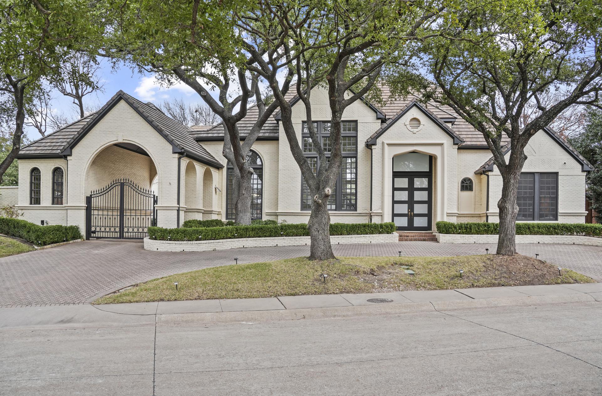Front elevation of 17632 Harbord Oaks Circle in Harbord Oaks Estates, Dallas, Texas