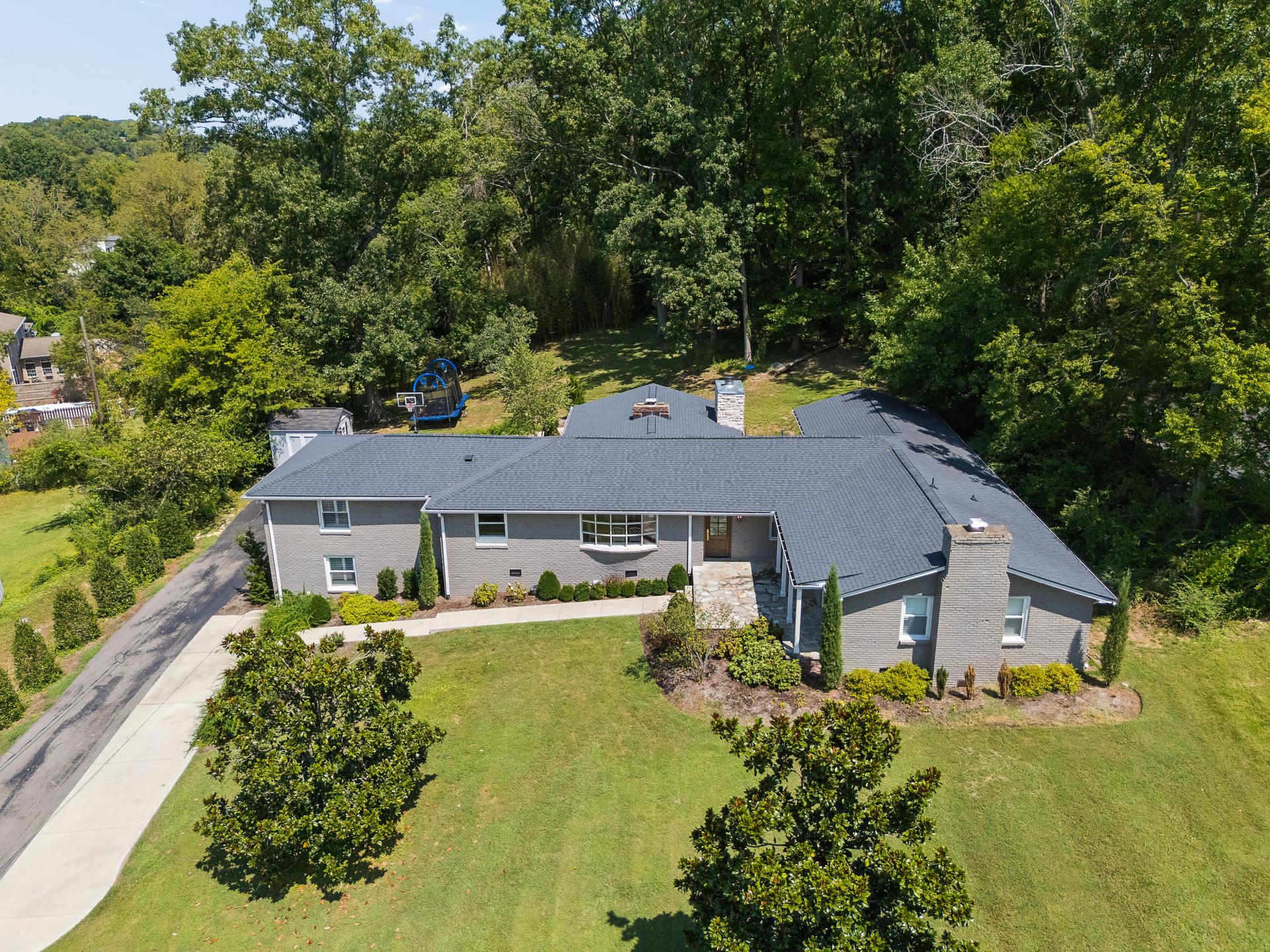 805 Cammack Court, a renovated brick residence on 1.15 acres at the end of a West Meade cul-de-sac in Nashville, Tennessee