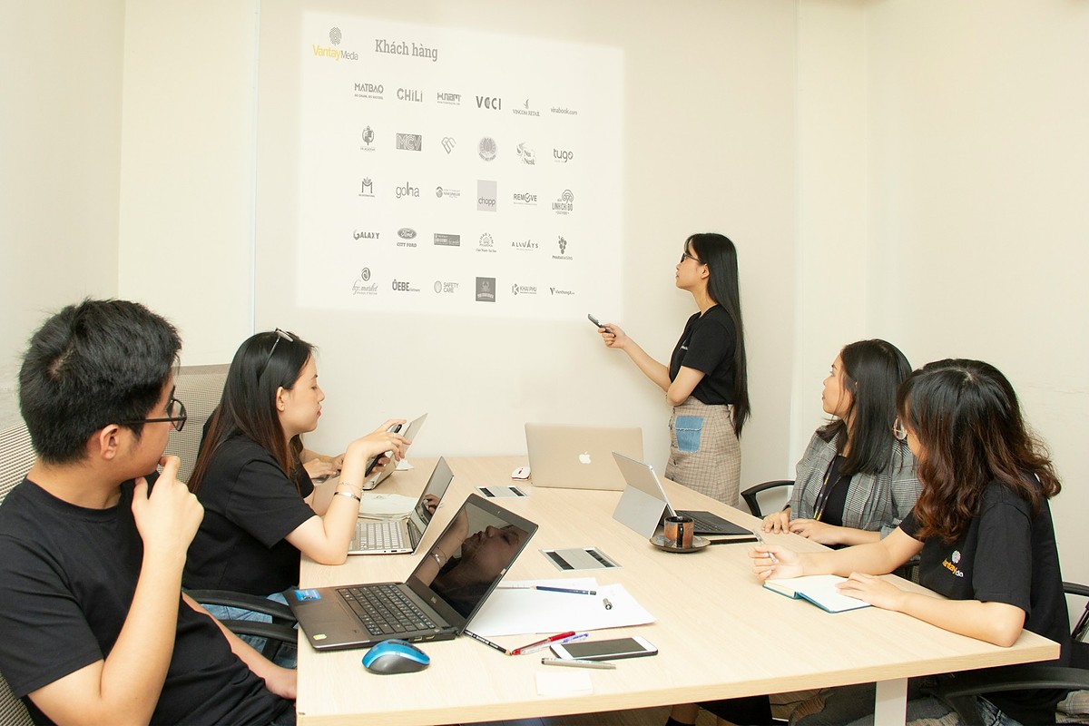 Sesi in-house training TM Center bersama tim perusahaan