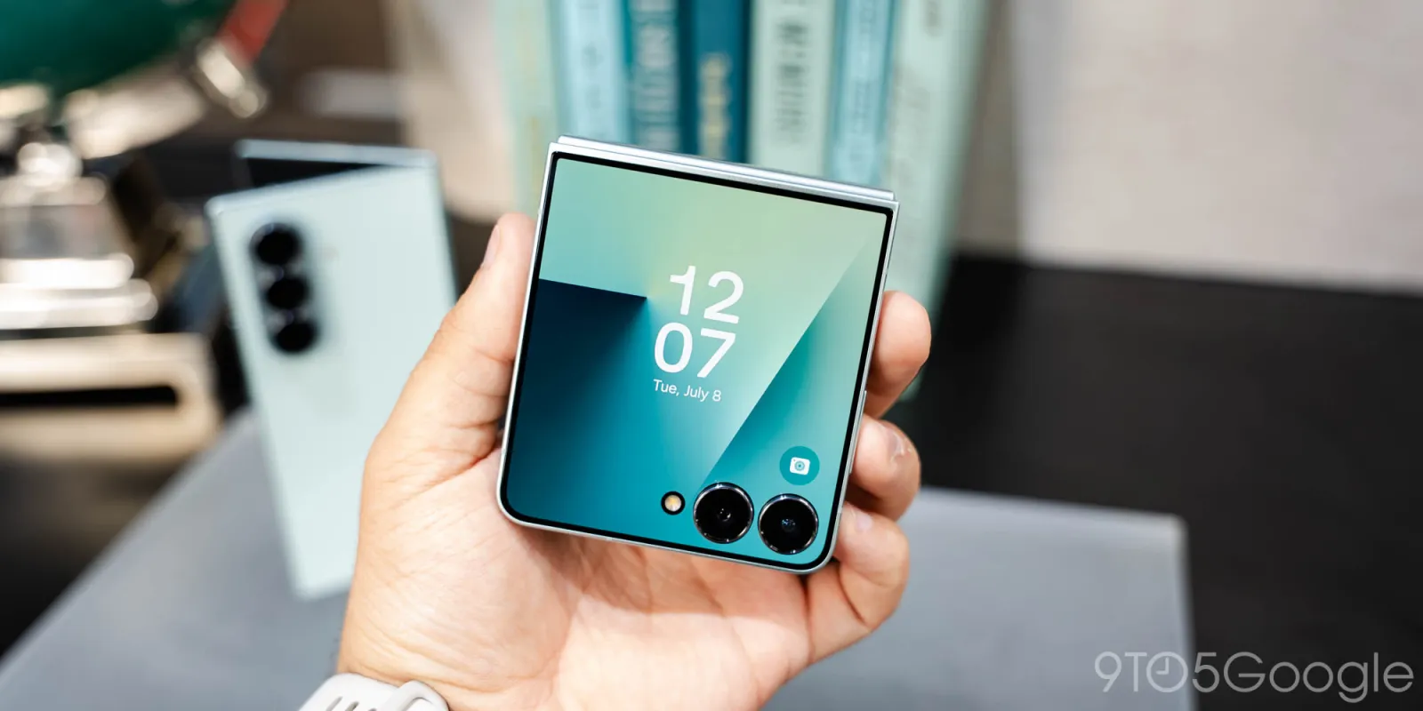 Galaxy Z Flip 8 secondary angle or detail