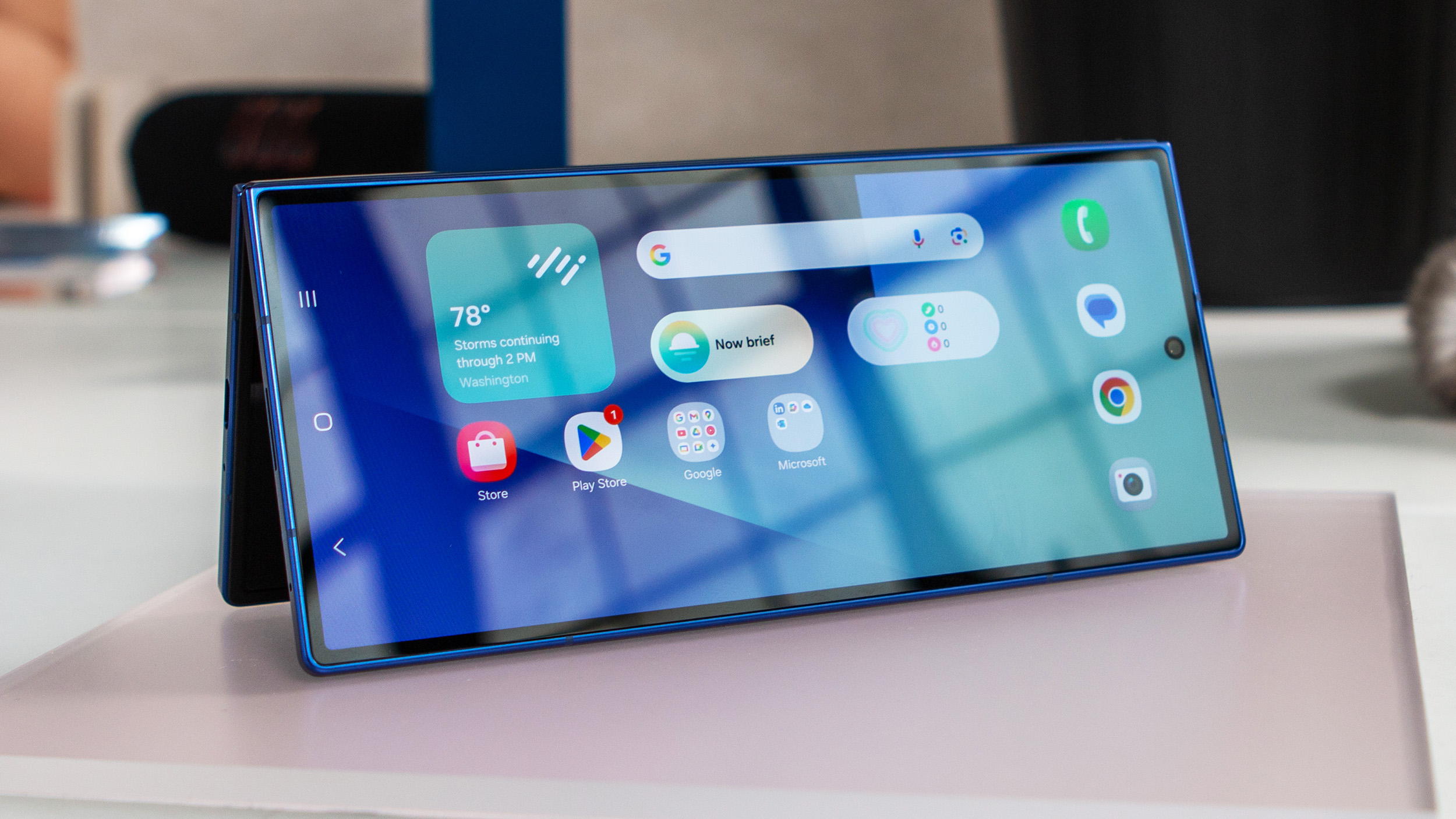Galaxy Z Fold 8 Wide tertiary lifestyle