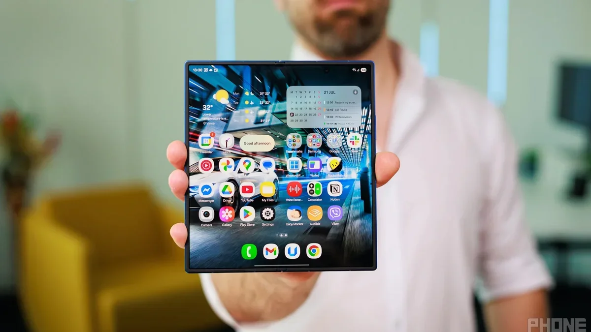 Samsung Galaxy Z Fold home screen
