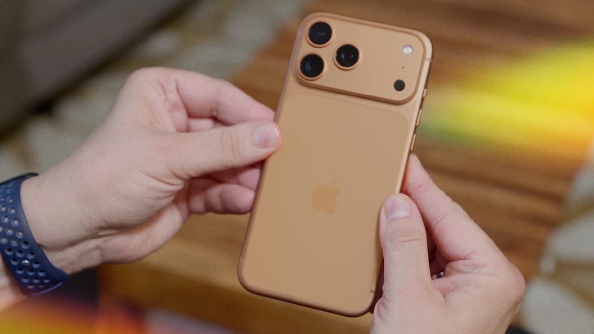 Gold iPhone prototype camera layout
