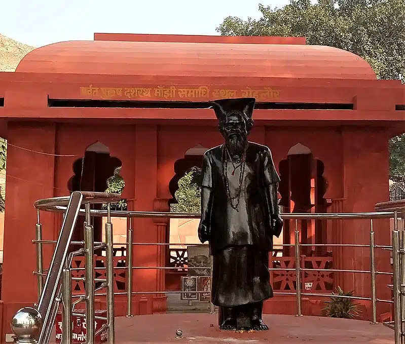 Statue of Dashrath Manjhi at his memorial in Gehlaur, Bihar