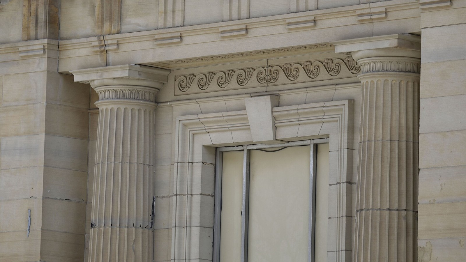 Illustrative photograph titled: Old Downtown Post Office, exterior views, 2019 - DPLA - 4304c7cfd2ede8cc17657e999f439754 (page 18)