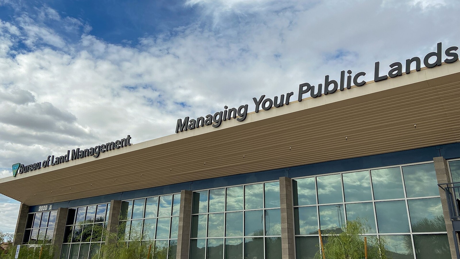 Illustrative photograph titled: Phoenix District Office exterior (55536576940)