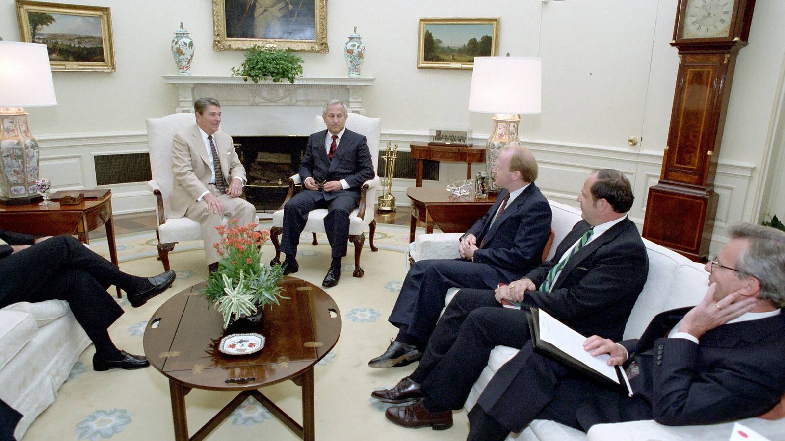 Illustrative photograph titled: Reagan’s meeting with Oleg Gordievsky in the Oval Office (11)