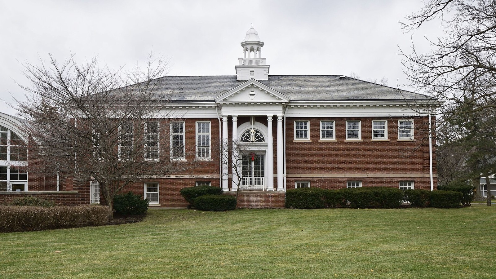 Illustrative photograph titled: Maumee Branch, Toledo Lucas County Public Library, exterior views, 2018 - DPLA - 9eb2629969564c9f7ced42bb78f68a7a (page 1)