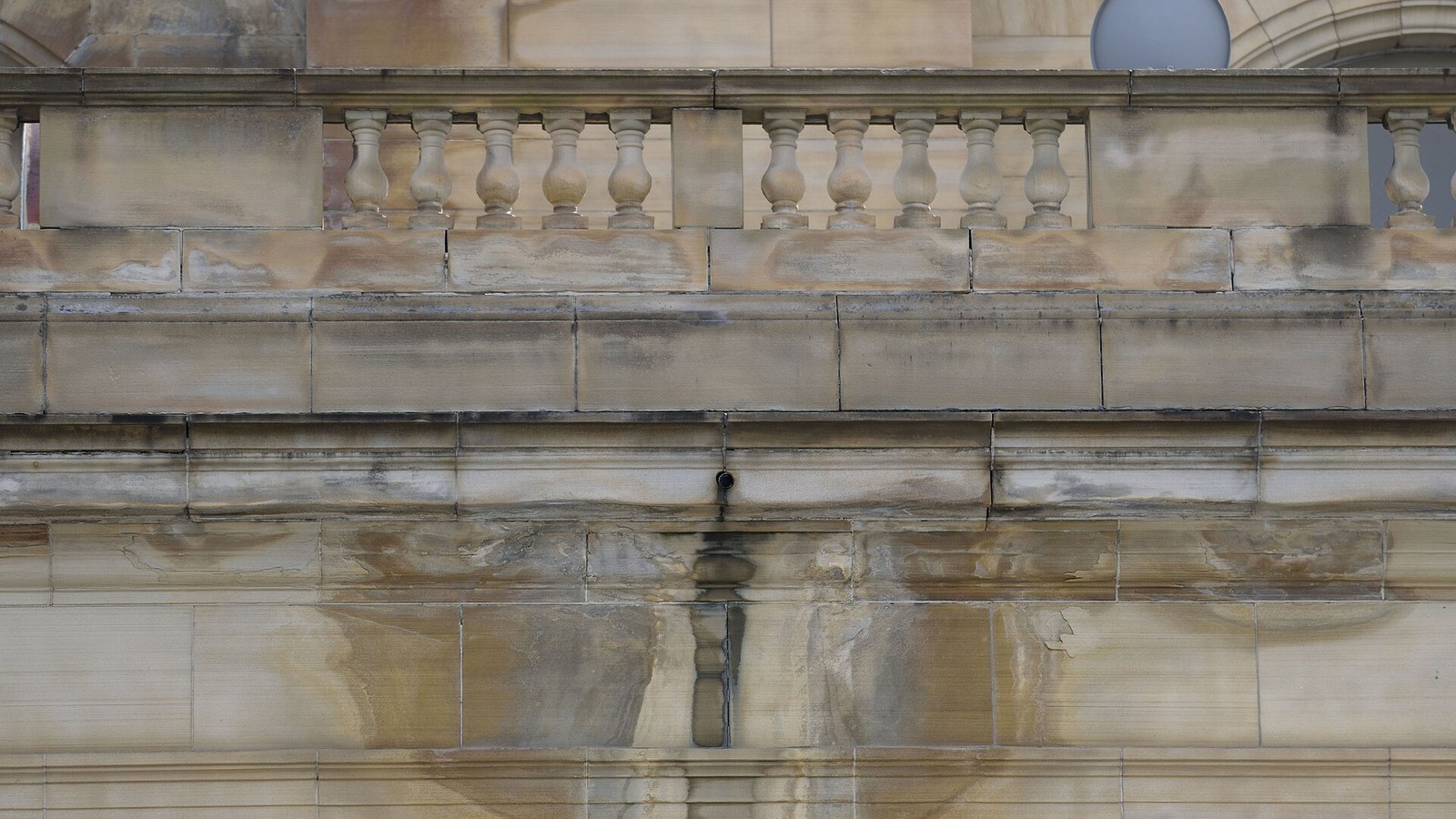 Illustrative photograph titled: Old Downtown Post Office, exterior views, 2019 - DPLA - 4304c7cfd2ede8cc17657e999f439754 (page 19)