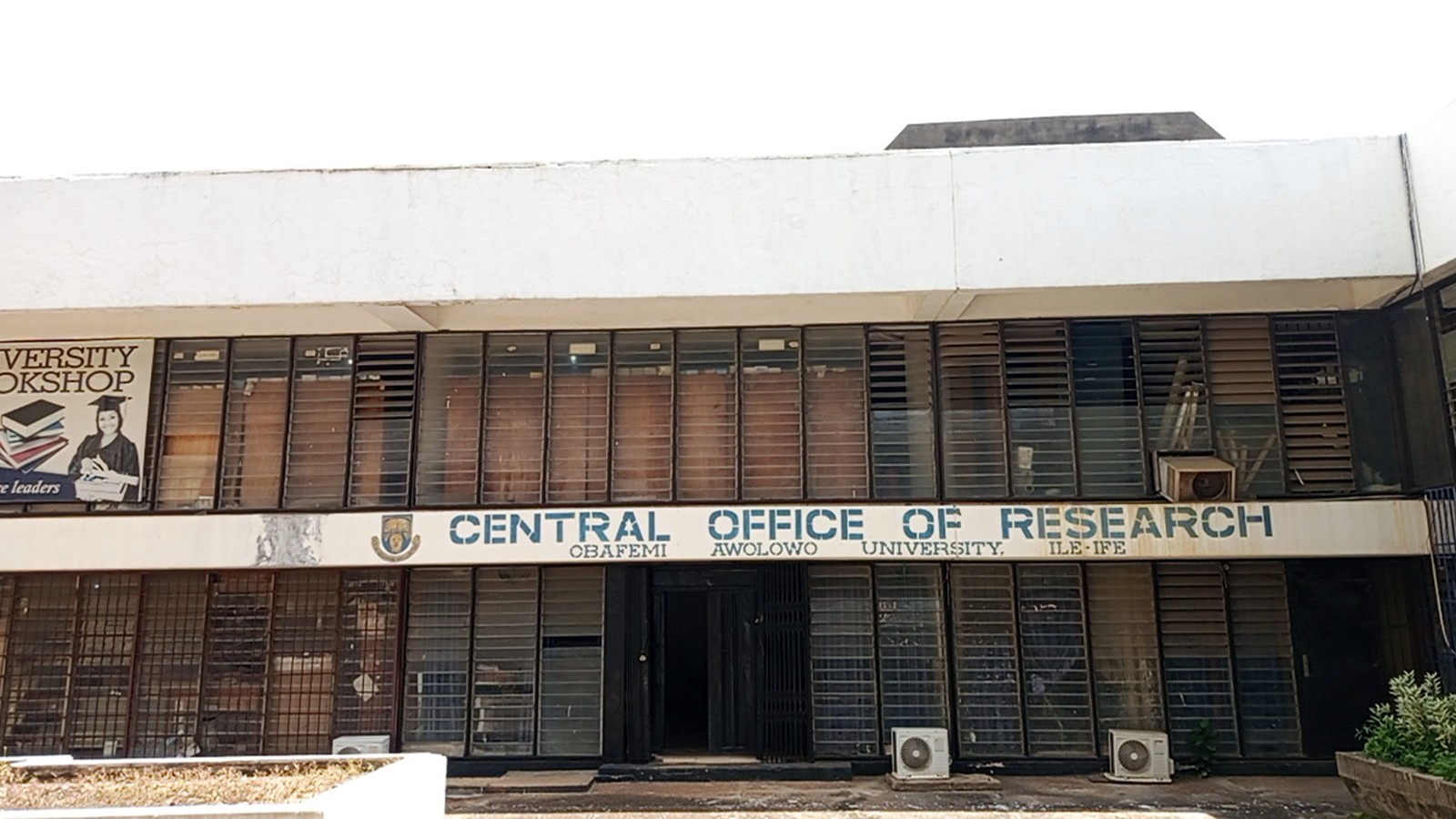 Illustrative photograph titled: Exterior facade of the old OAU Central Office of Research at the back of the University Bookshop
