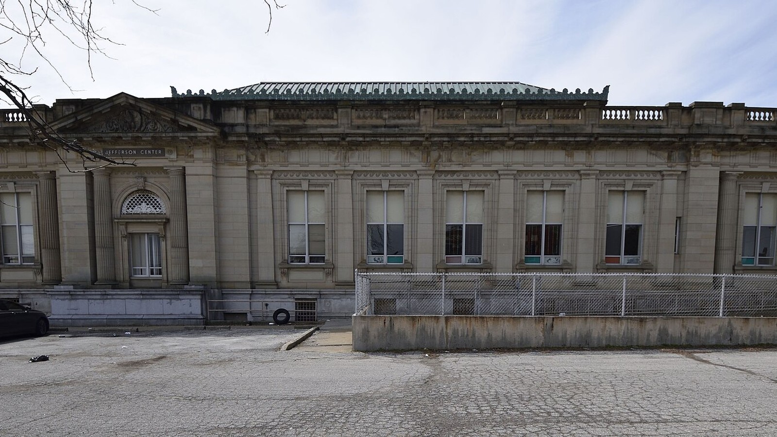 Illustrative photograph titled: Old Downtown Post Office, exterior views, 2019 - DPLA - 4304c7cfd2ede8cc17657e999f439754 (page 2)