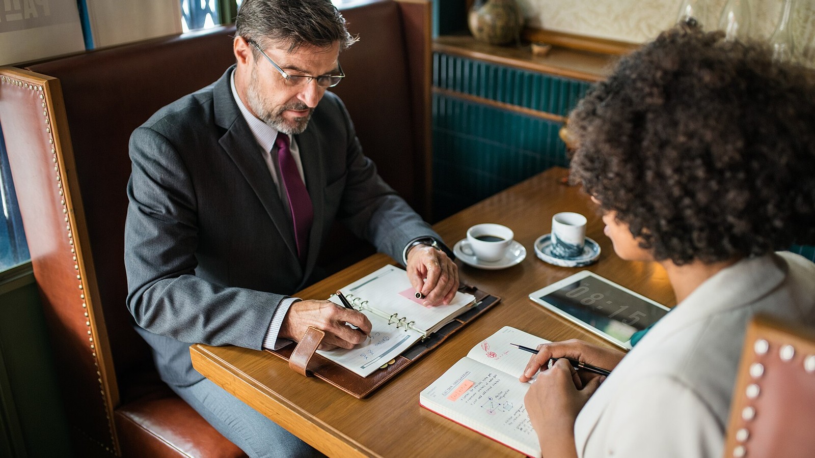 Illustrative photograph titled: Business people discussing in the cafe (44876336845)