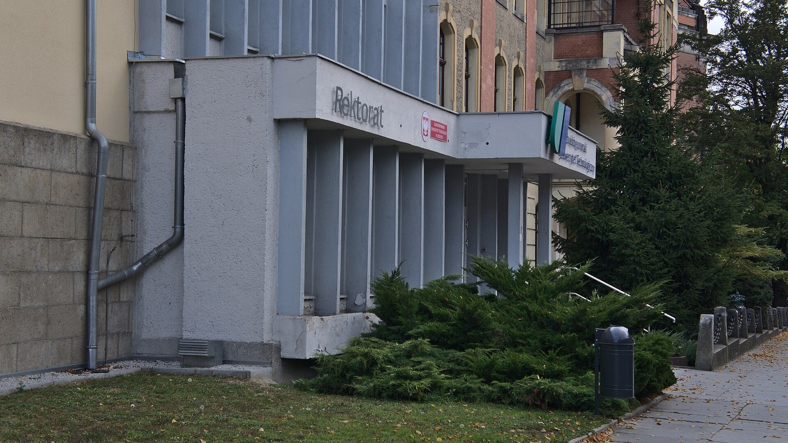 Illustrative photograph titled: The rector office entrance, West Pomeranian University of Technology
