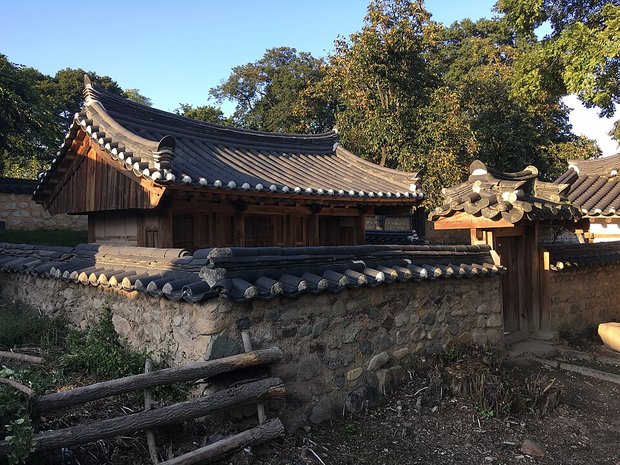 Hanok houses and stone walls in Gyochon Village (교촌마을), Gyeongju