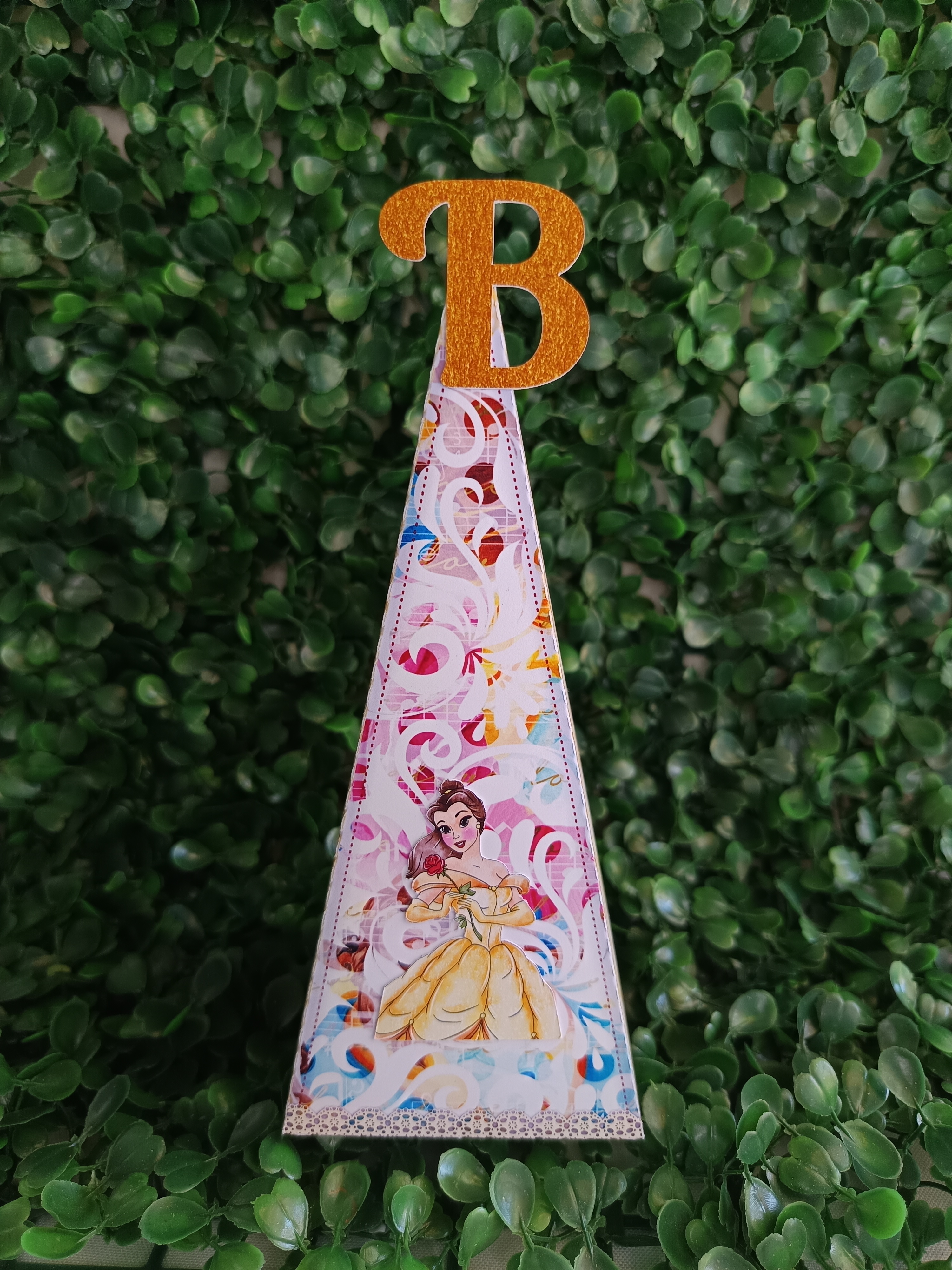 Caixa Pirâmide - A Bela e a Fera