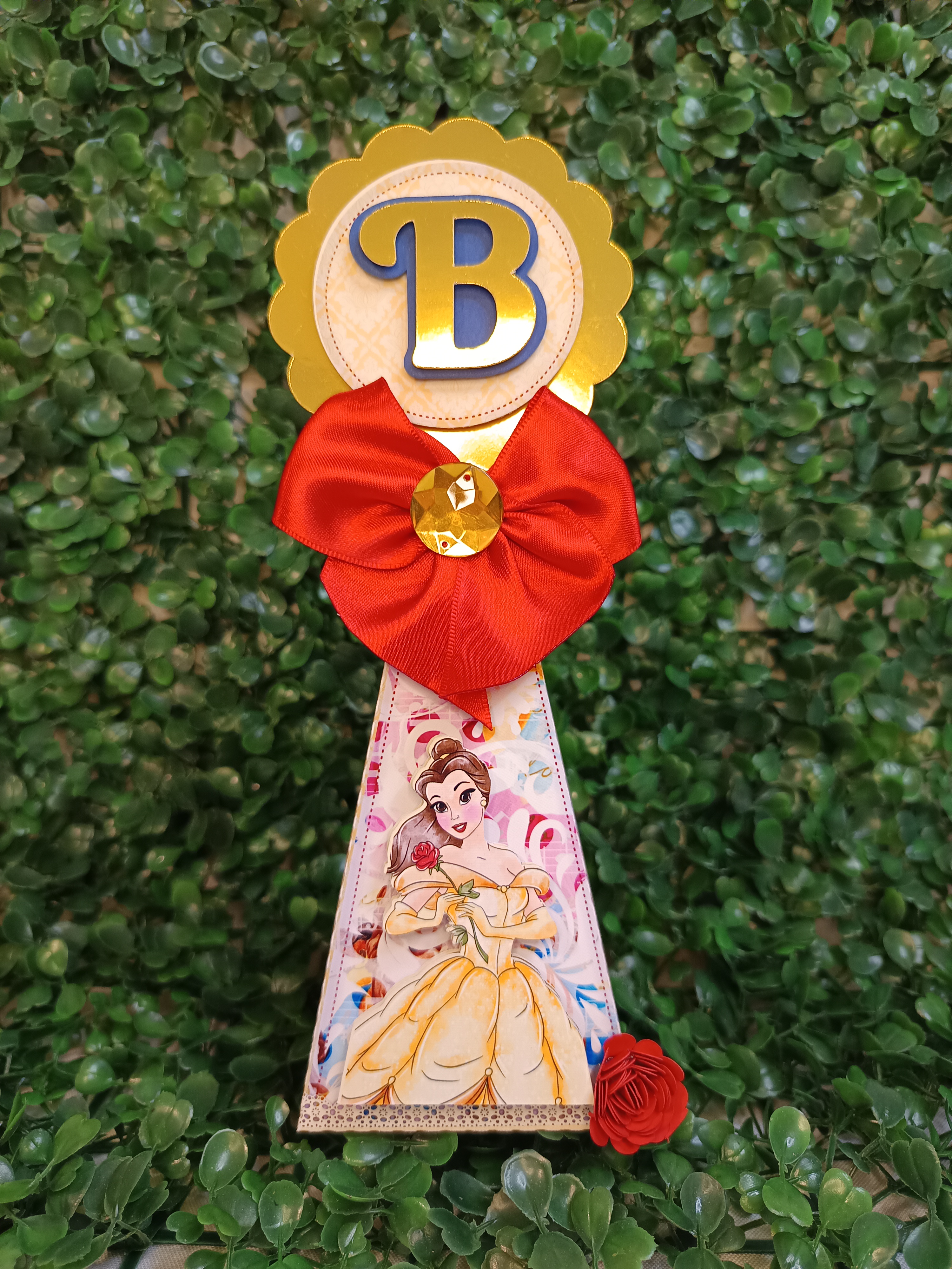 Caixa Pirâmide - A Bela e a Fera