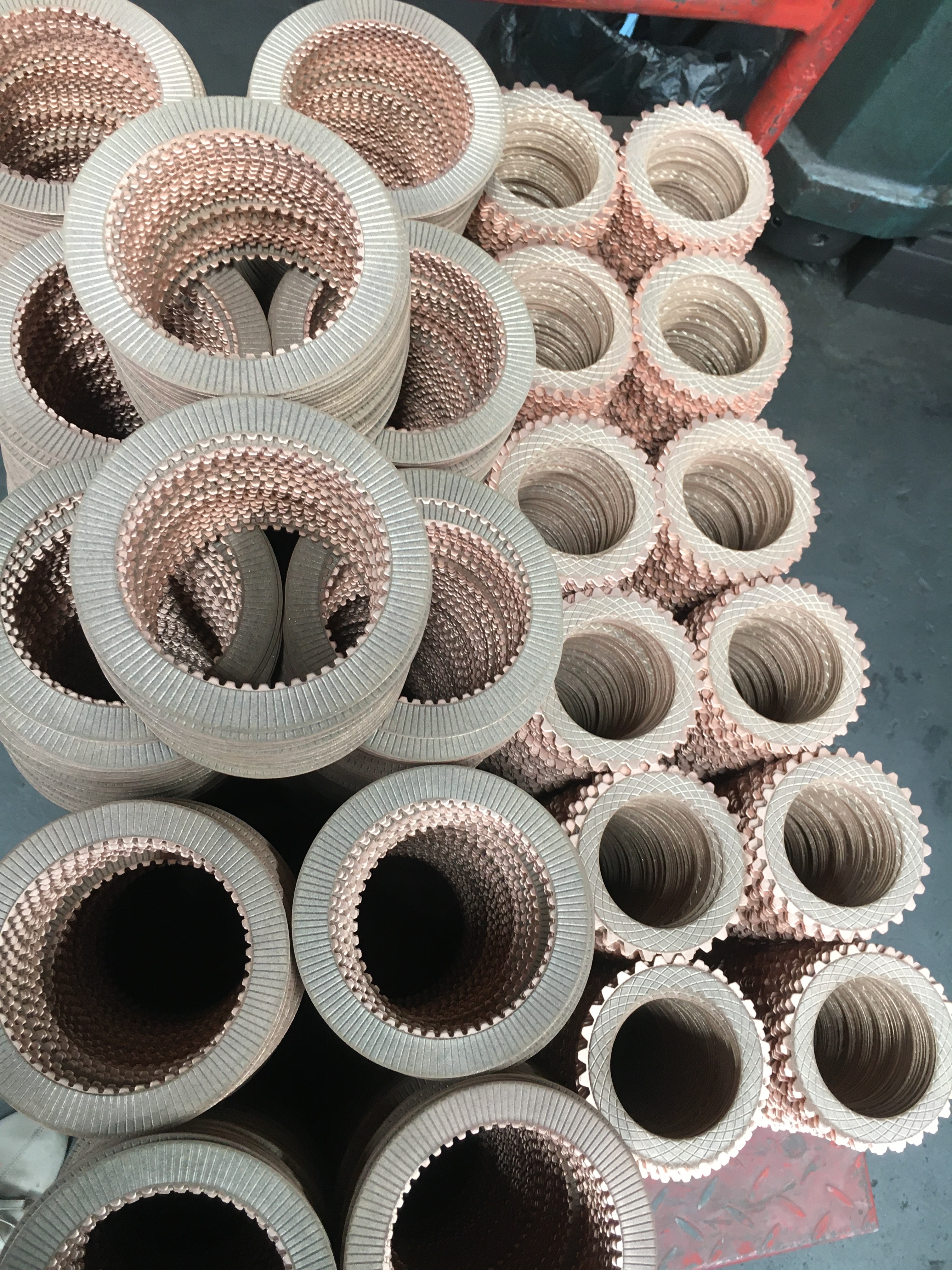 Sintered bronze transmission discs with precision internal and external spline teeth
