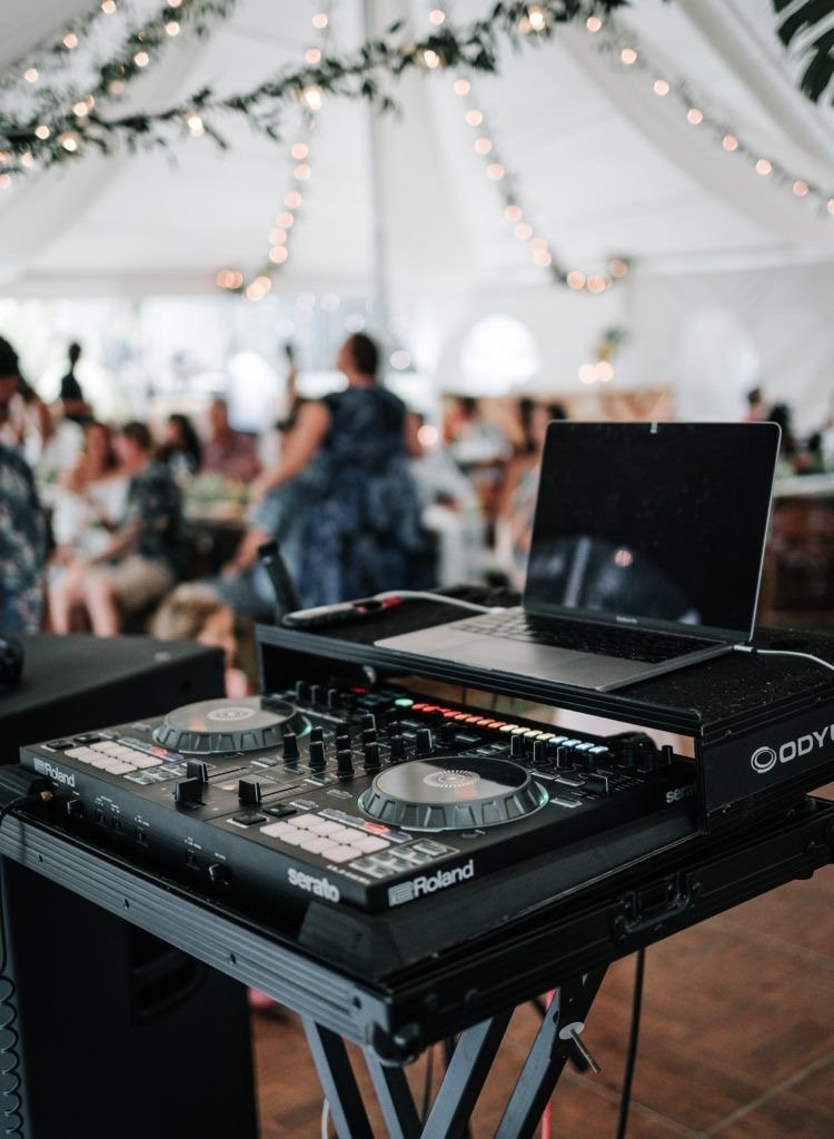 DJ