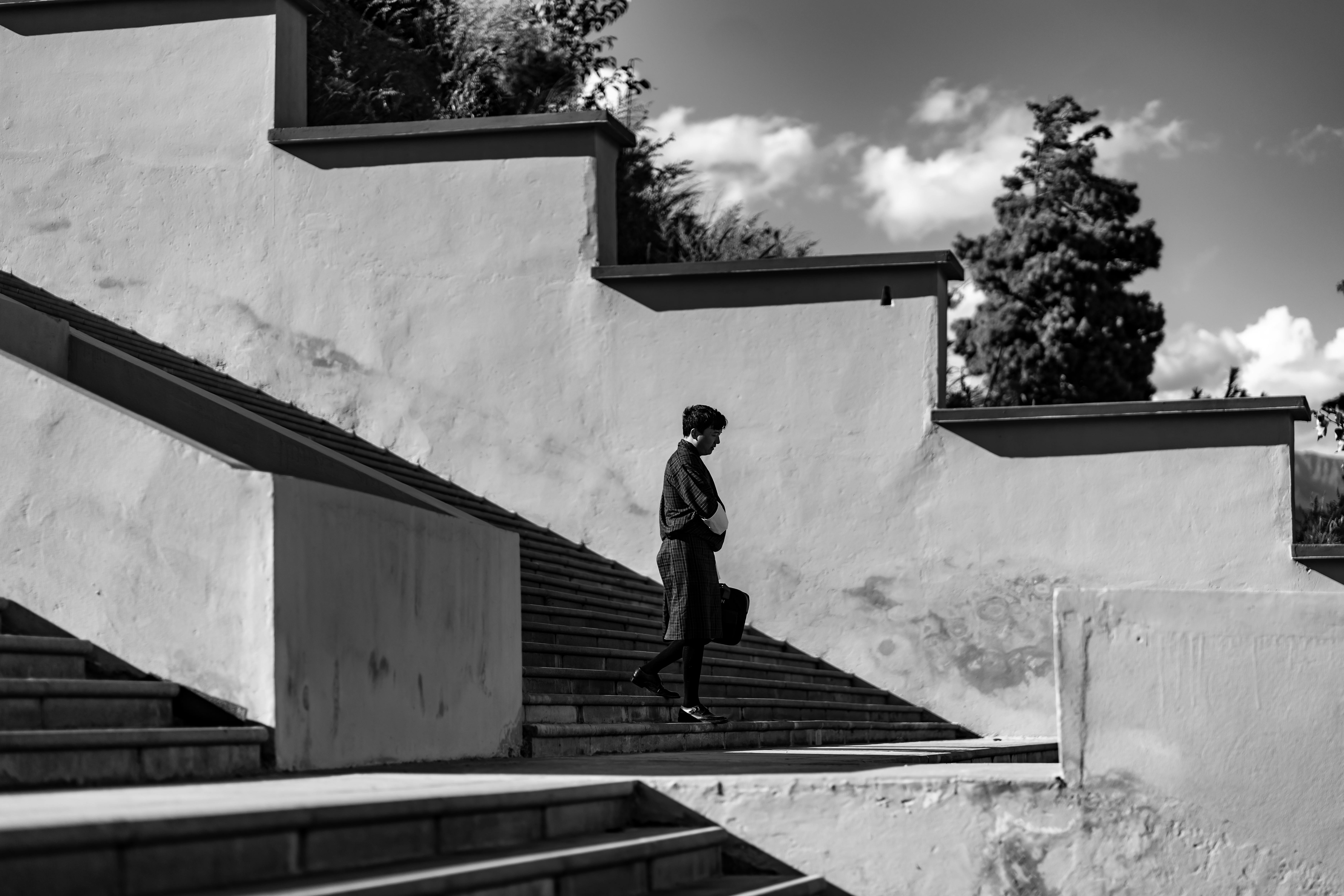 German learner typing an email on a laptop during study practice