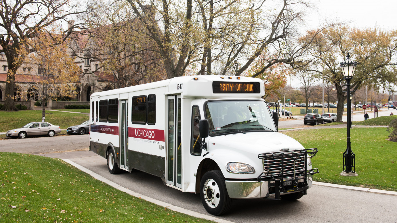 University of Chicago School Bus 只有在晚上才开动，相当于是 Duke University Safe Bus，总体来说和 Duke University 想比是寒酸了很多