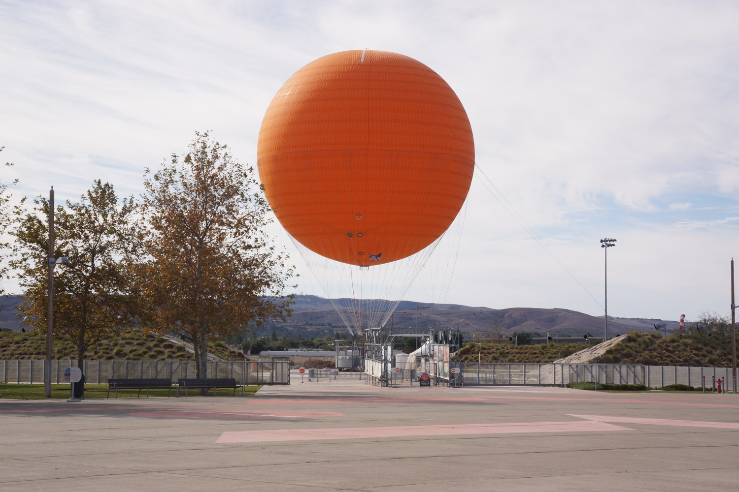 Irvine 公园里的热气球，可以坐上去观光