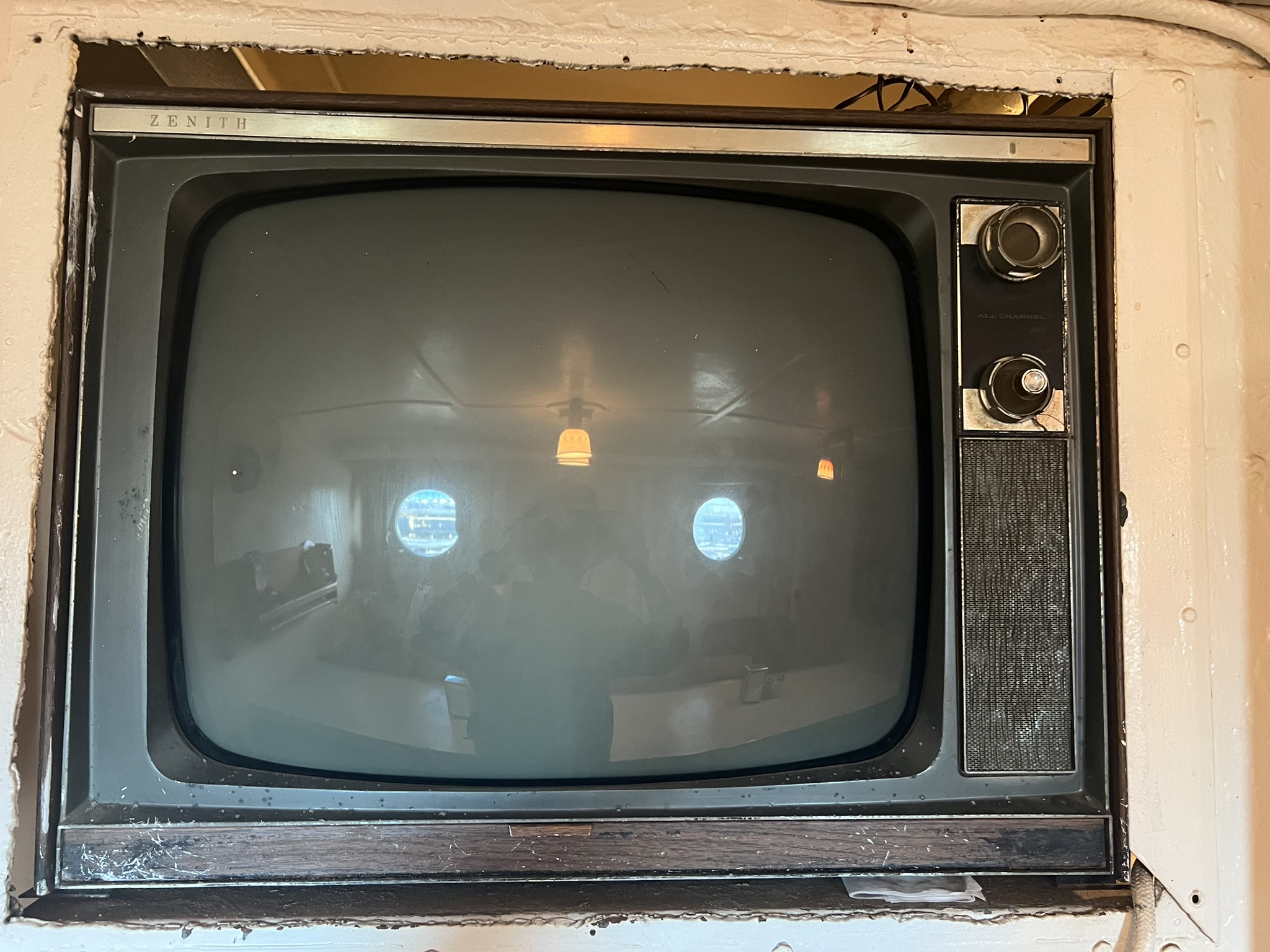 老式彩色电视机