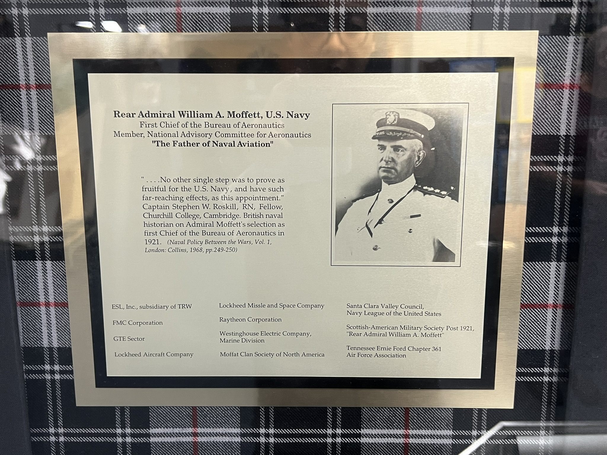 海军少将 William Moffett，美国海军航空兵的创始人。这个博物馆、机场以及基地都是以他的名字命名的
