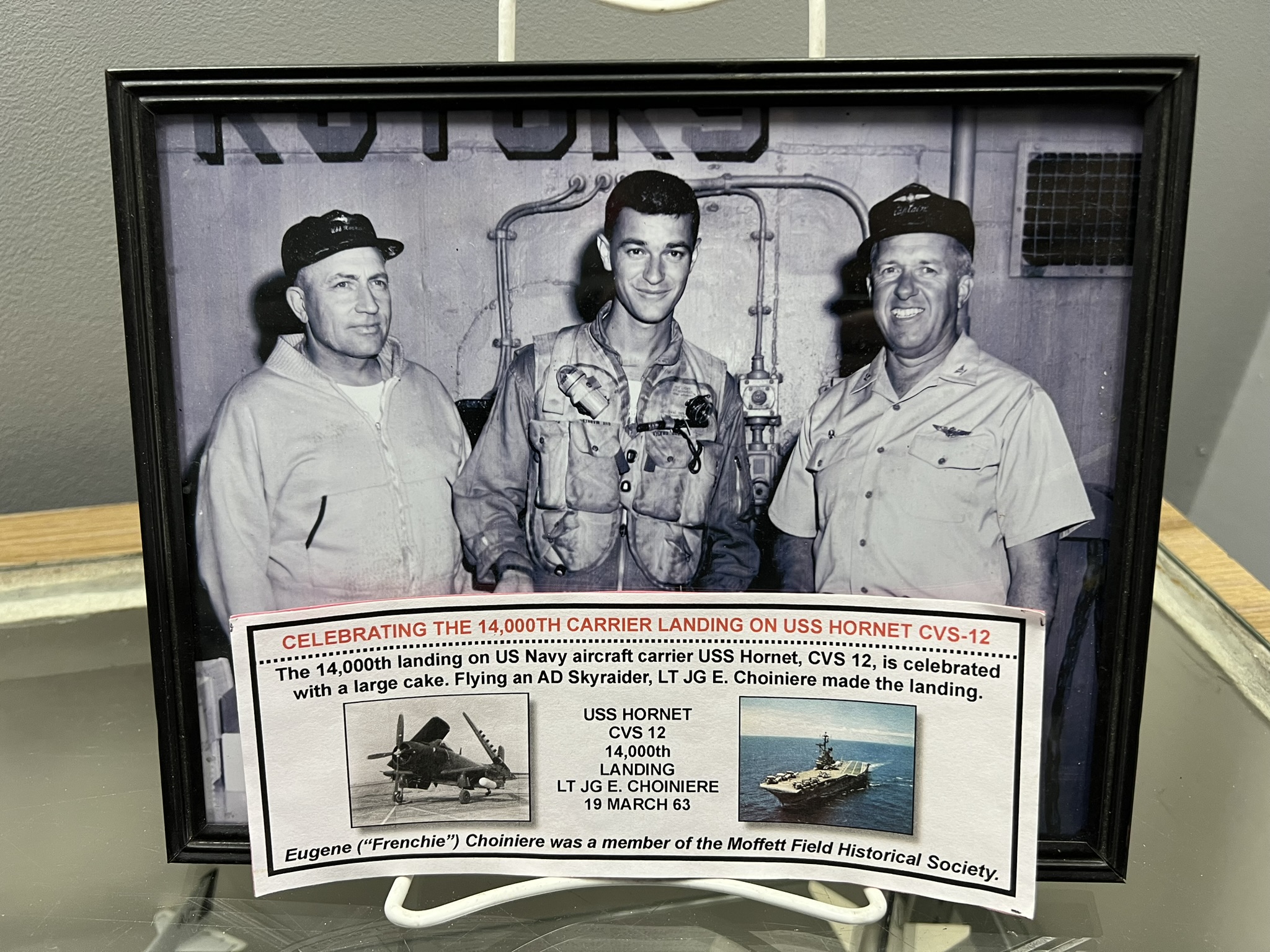 纪念第 14000 次在 USS Hornet 航母上降落
