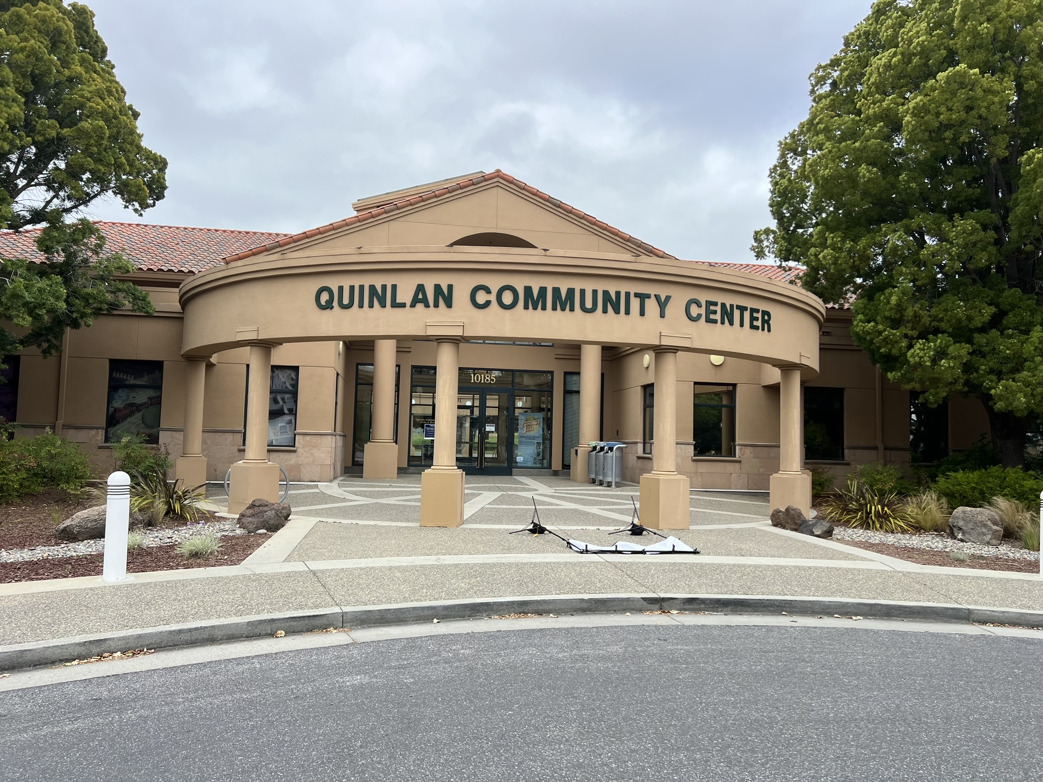 Quinlan Community Center 当地的社区中心