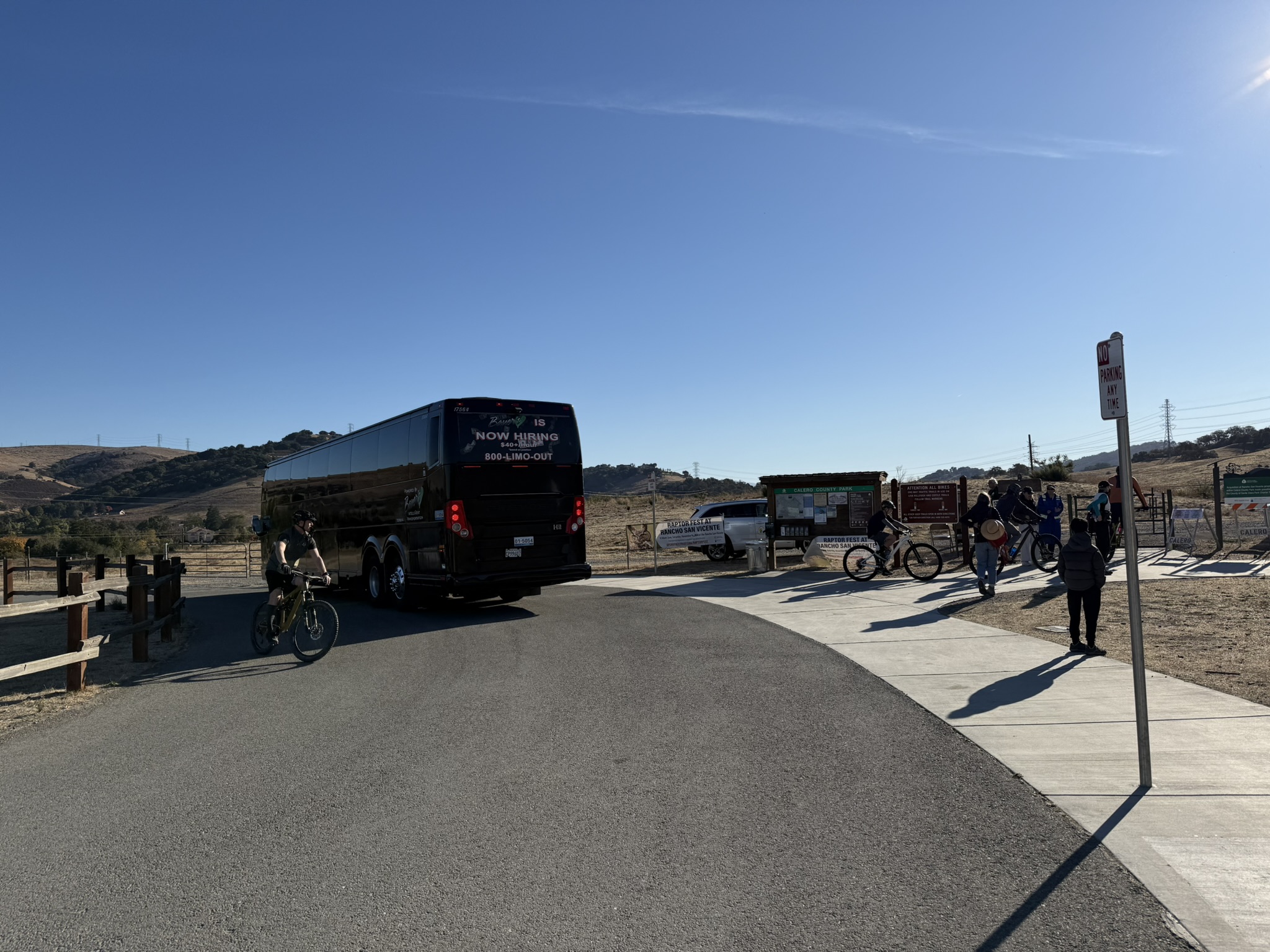 到了 Rancho San Vicente Open Space Preserve 之后，发现似乎正在搞活动