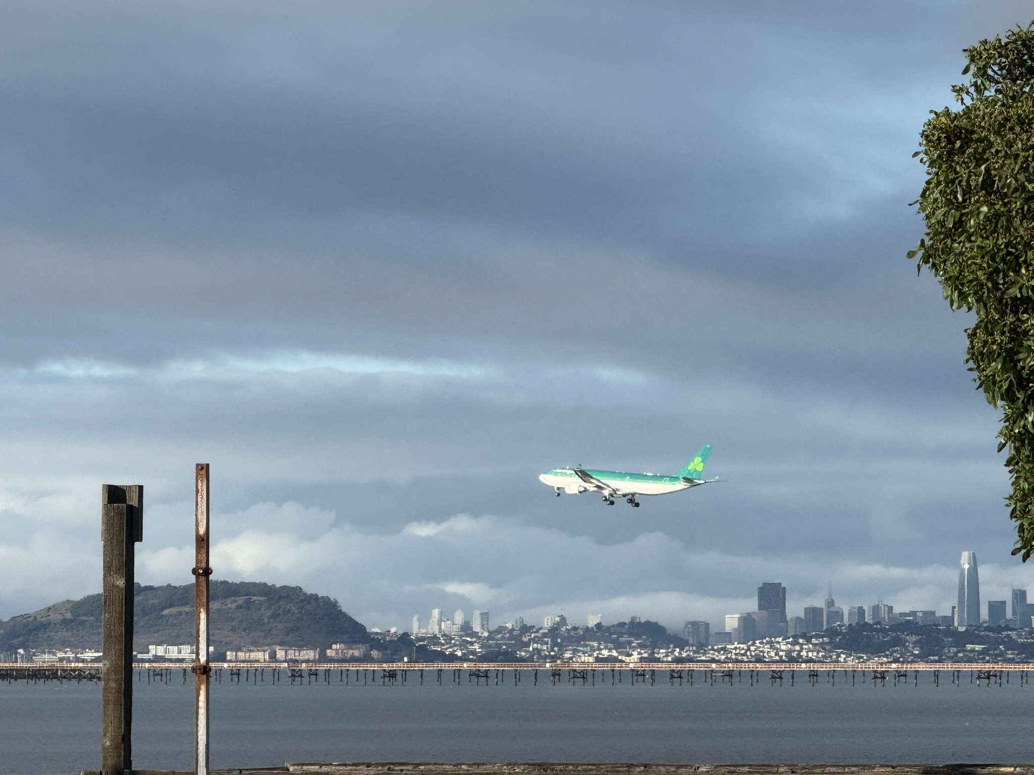 旁边就是 SFO 机场