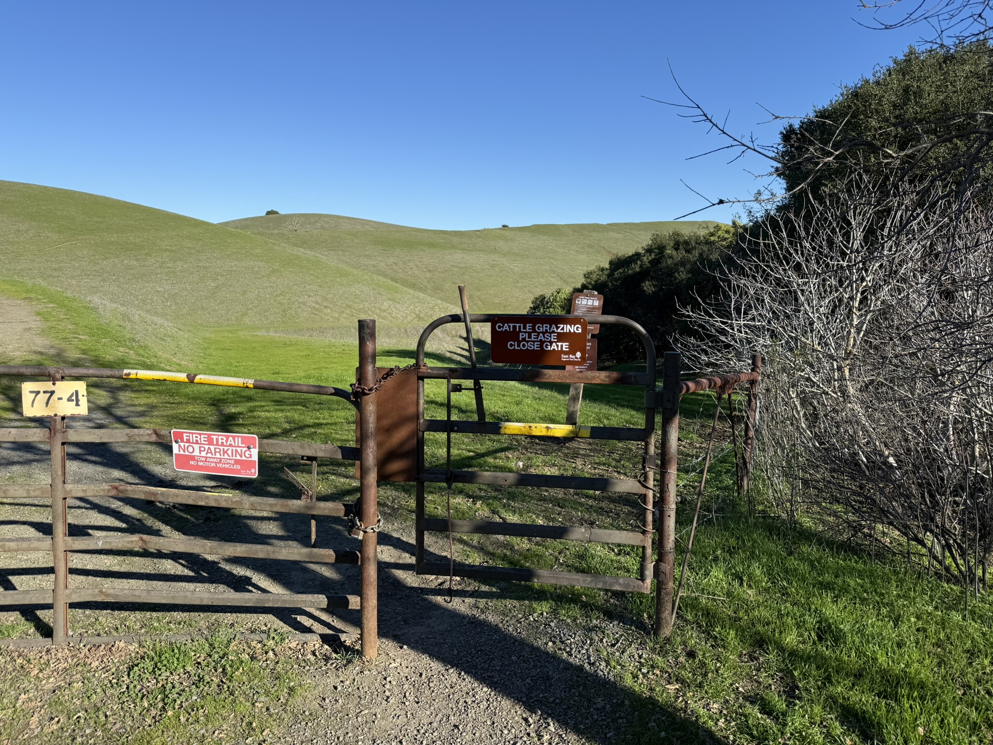 Carquinez Strait Regional Shoreline Park 另一侧的入口