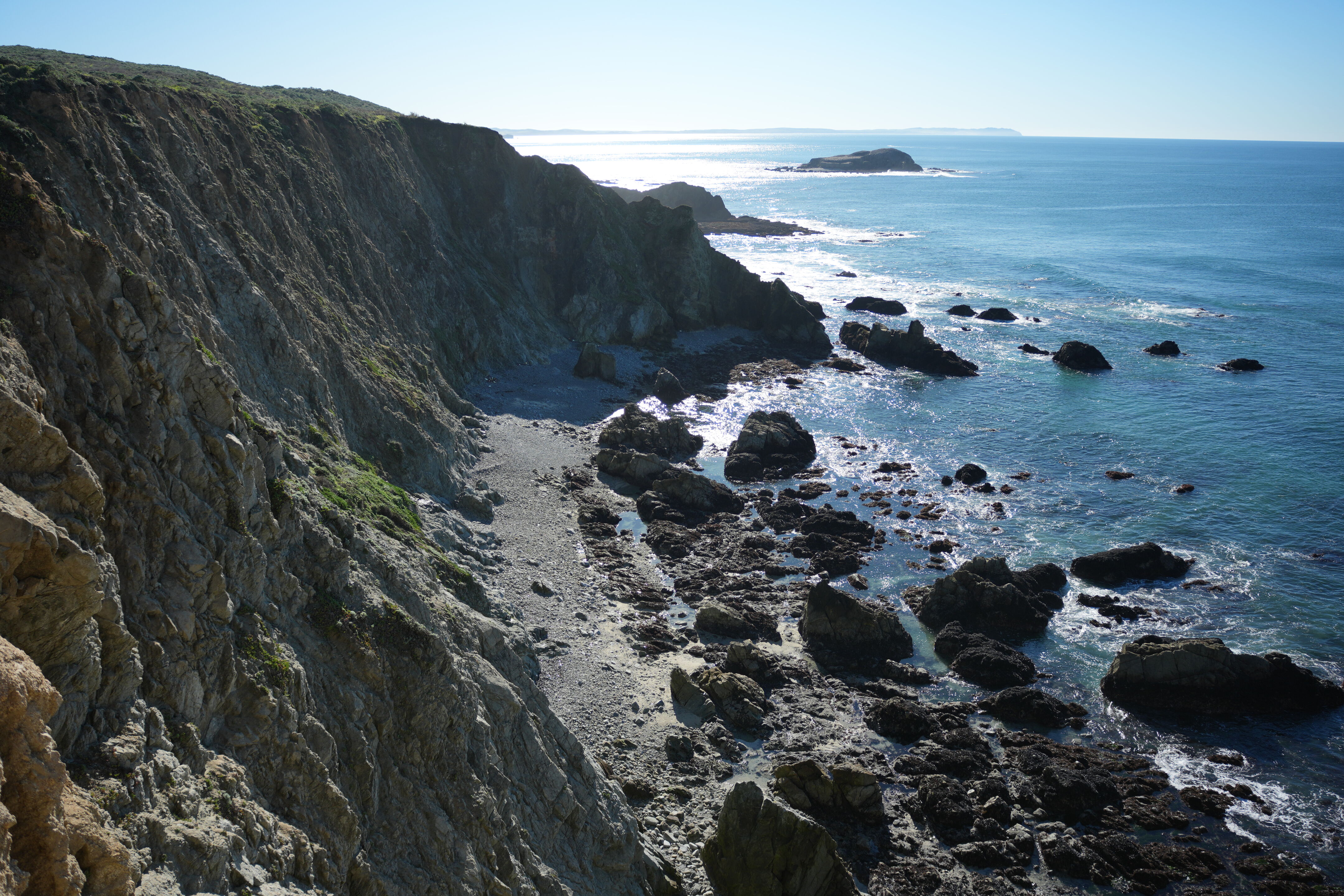 Tomales Point Trail 边上就是悬崖峭壁，站在边上腿就有些软