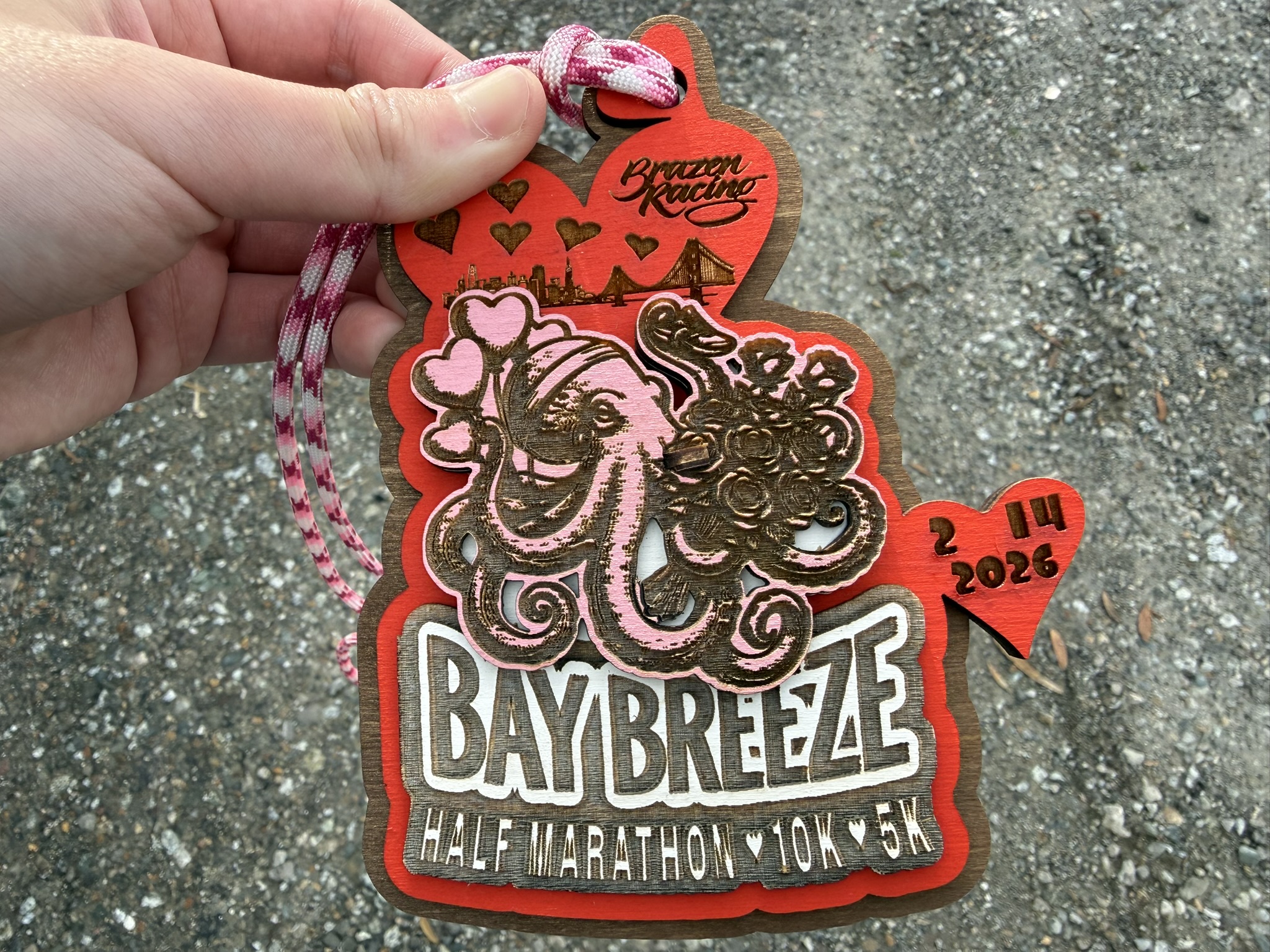 比赛完赛奖牌，和去年的差不多