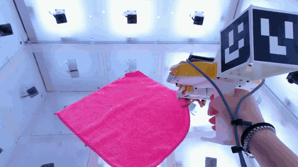 Raw multi-view capture of a deformable cloth in the BRICS dome.