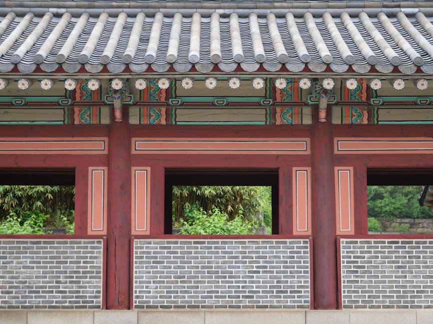 Detailed view of traditional Korean architectural details in a Seoul temple, highlighting intricate design.