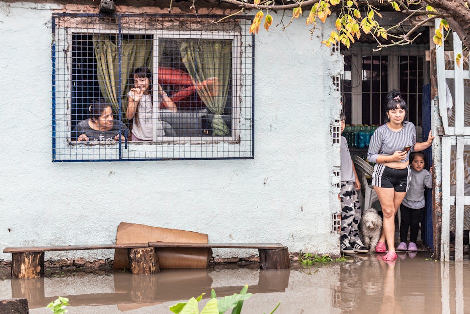 Families coping with flooding in Buenos Aires, reflecting climate impact.