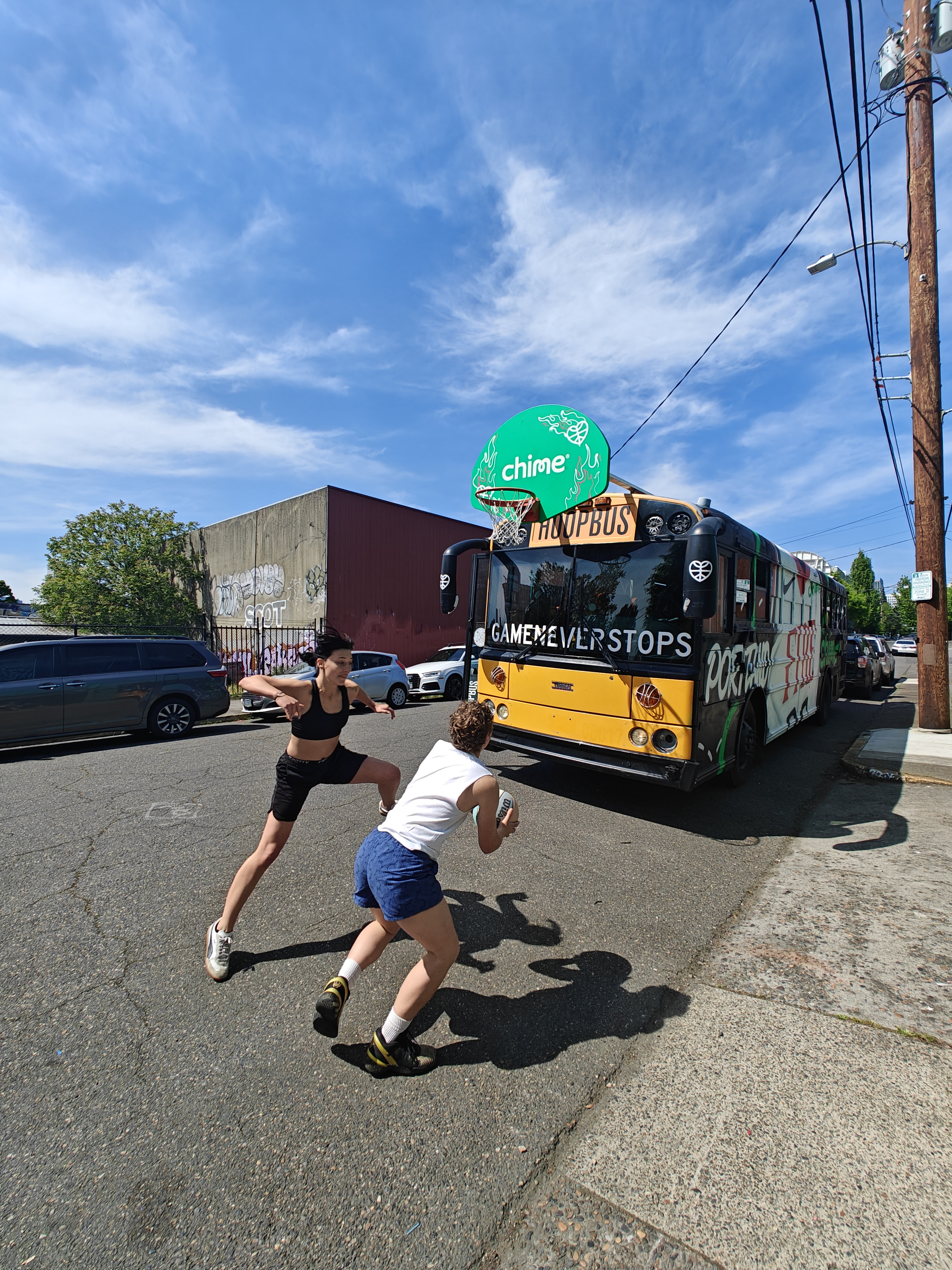 Hoop bus