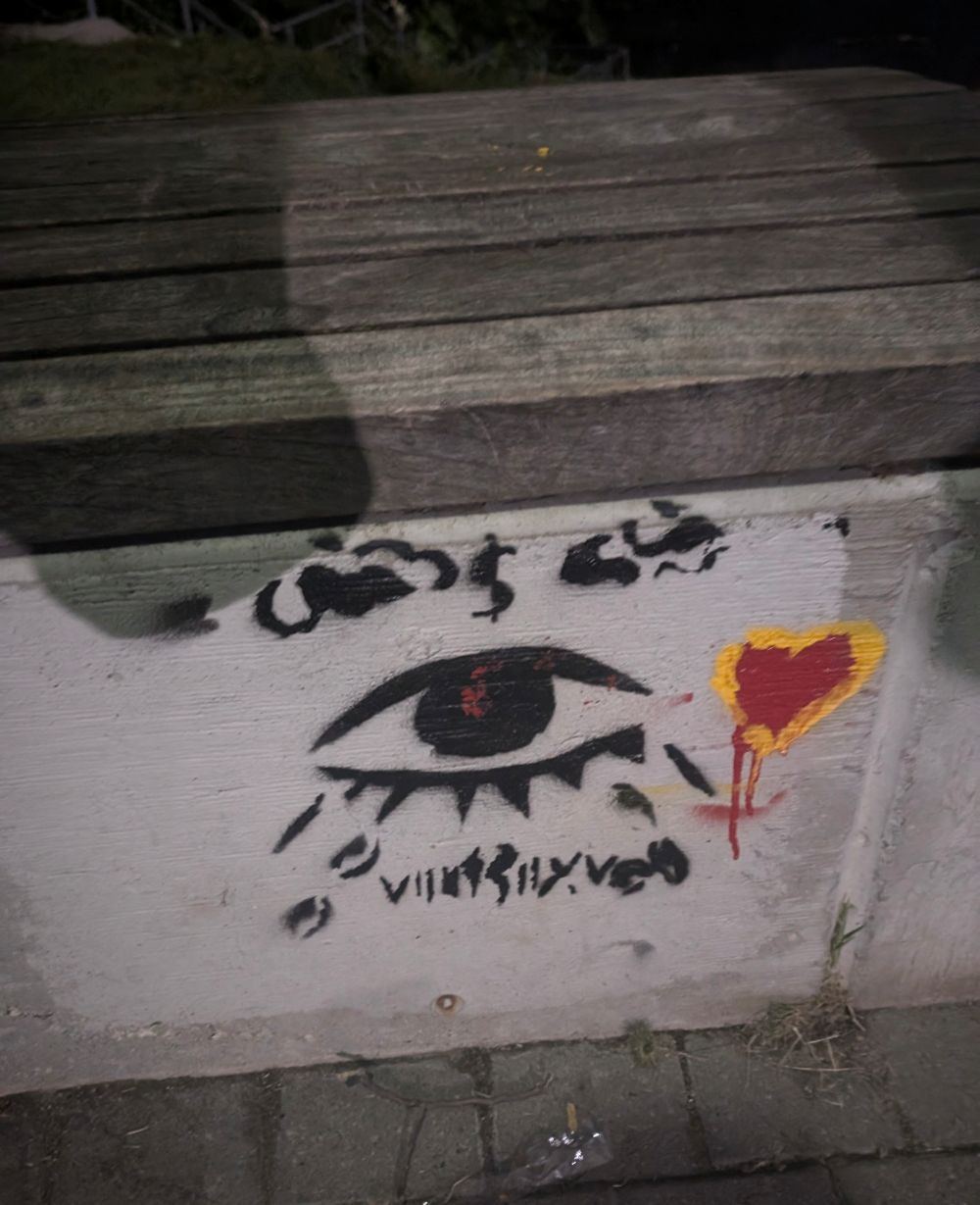 Louis's stensil graffiti outside
