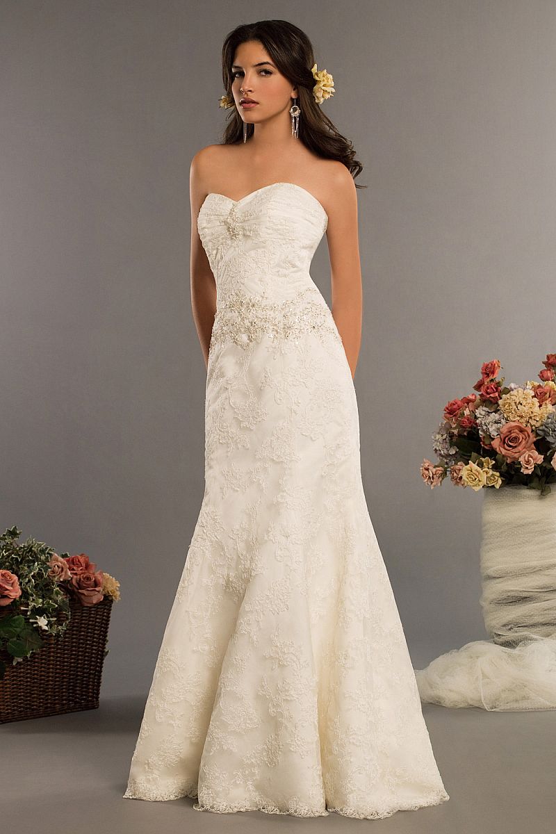 Sweetheart neckline gown