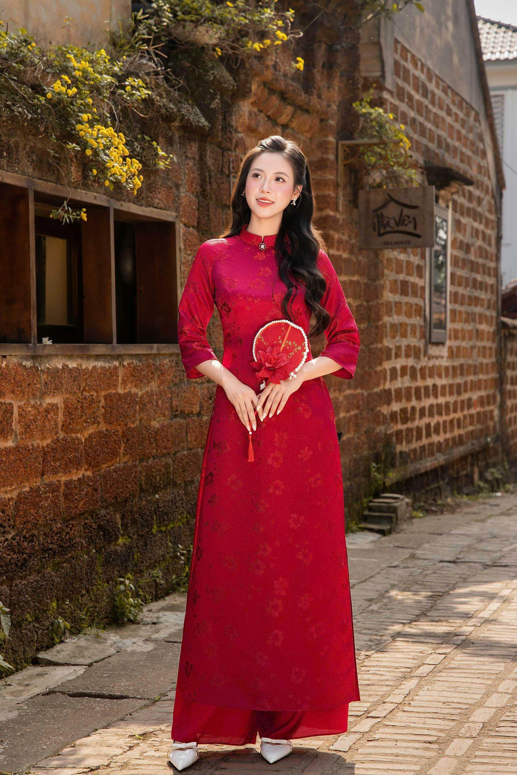 Áo dài nhung thêu hoa