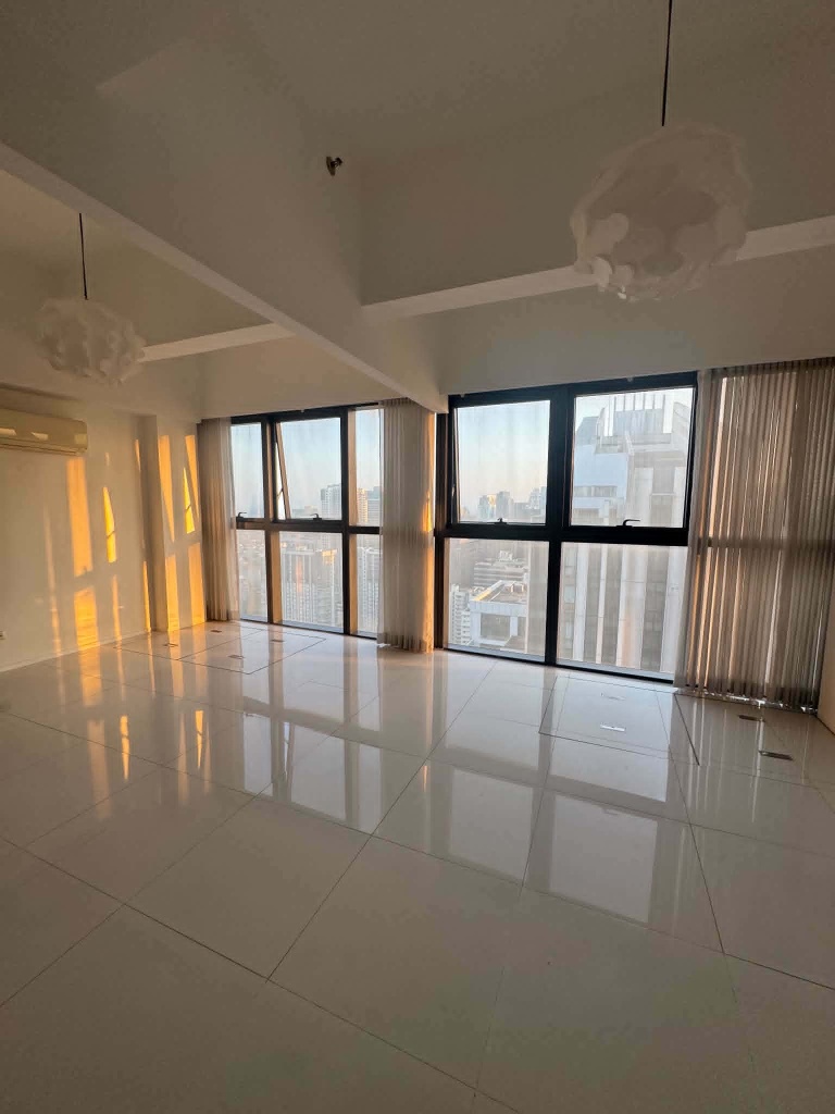 Uptown Ritz Penthouse