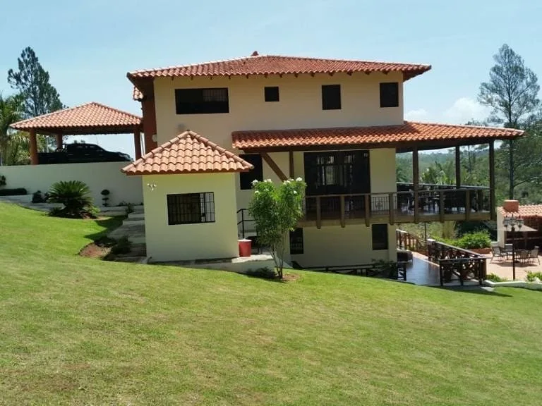 Villa con vista panorámica en carretera Jarabacoa-Constanza · Fotografía 2