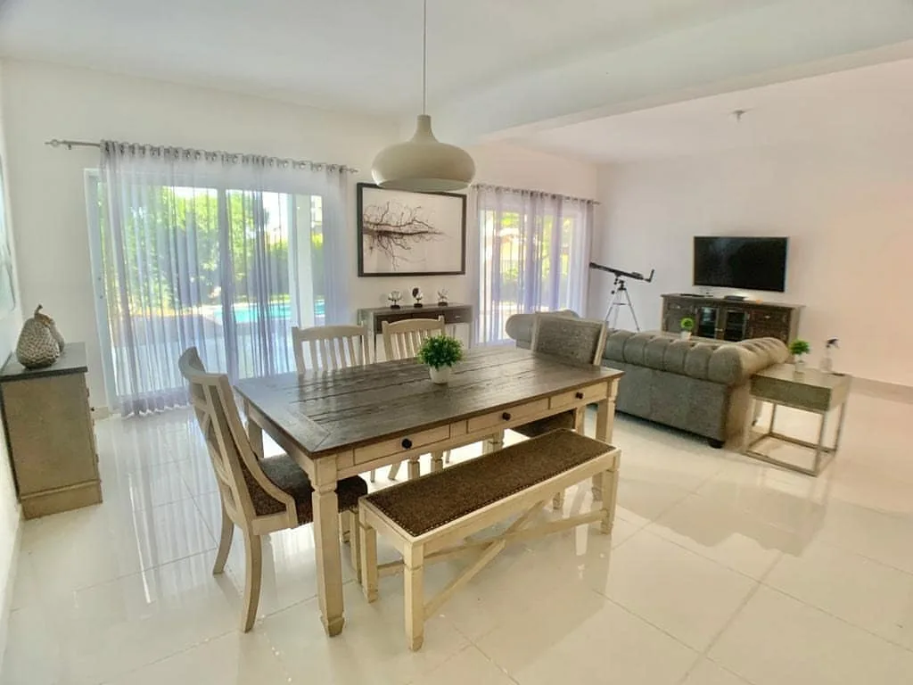 Villa nueva con piscina en Metro Country Club · Fotografía 3