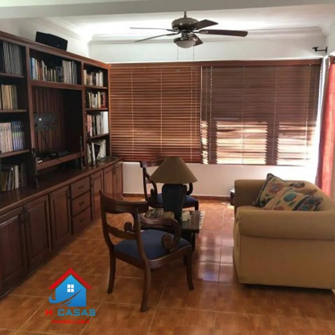 Villa amueblada de dos niveles en Metro Country Club · Fotografía 3