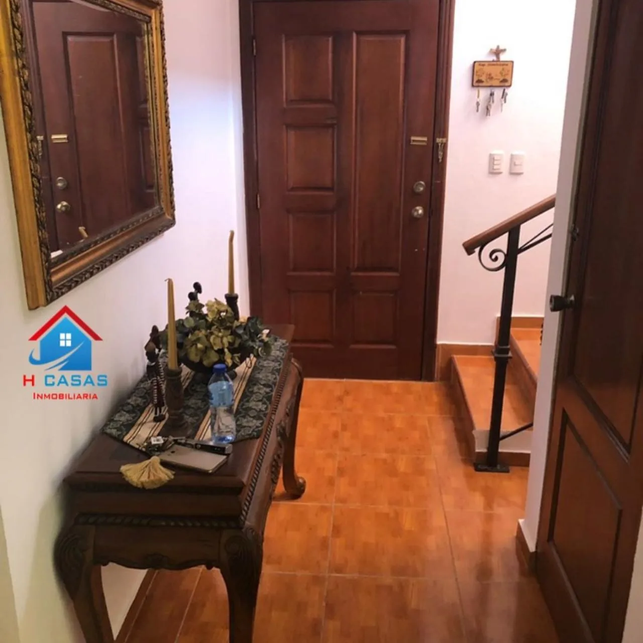 Villa amueblada de dos niveles en Metro Country Club · Fotografía 5
