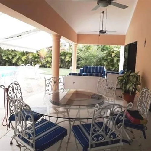 Villa con piscina y gazebo en Metro Country Club · Fotografía 3