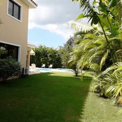 Villa con piscina y gazebo en Metro Country Club · Fotografía 4