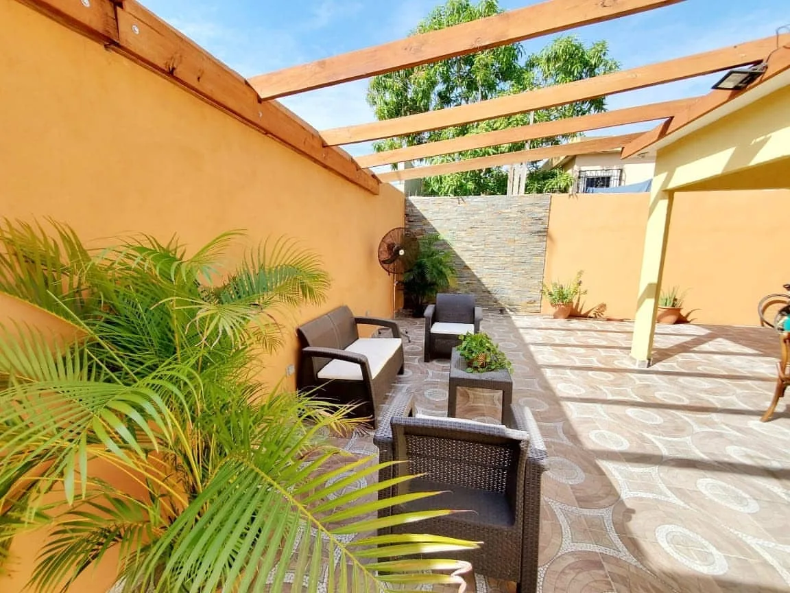 Casa en residencial cerrado en Av. Jacobo Majluta · Fotografía 3