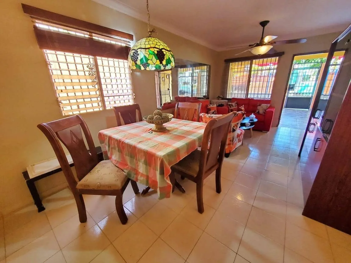 Casa en residencial cerrado en Av. Jacobo Majluta · Fotografía 5